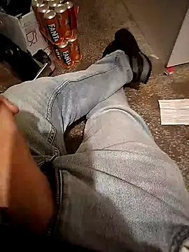 Snapshot of A_man_in_public chatting on 10-18-25, 08:15 A man in public online show from 10-18-25, 08:15