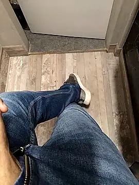 Snapshot of A_man_in_public chatting on 11-21-25, 09:02 A man in public online show from 11-21-25, 09:02