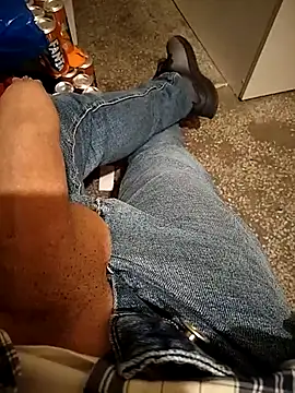 Snapshot of A_man_in_public chatting on 12-15-25, 07:51 A man in public online show from 12-15-25, 07:51