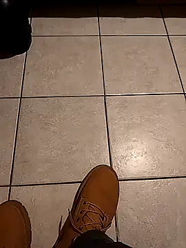 Snapshot of A_man_in_public chatting on 01-06-26, 07:28 A man in public online show from 01-06-26, 07:28