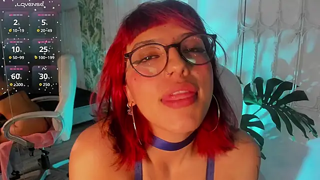 Snapshot of cute_hollywood chatting on 09-21-25, 08:21 cute hollywood online show from 09-21-25, 08:21