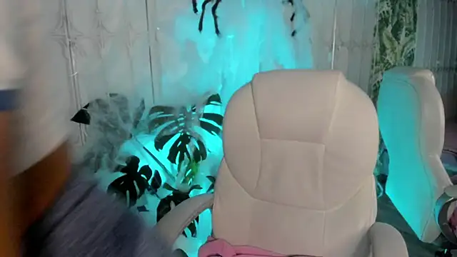 Snapshot of cute_hollywood chatting on 10-20-25, 08:53 cute hollywood online show from 10-20-25, 08:53