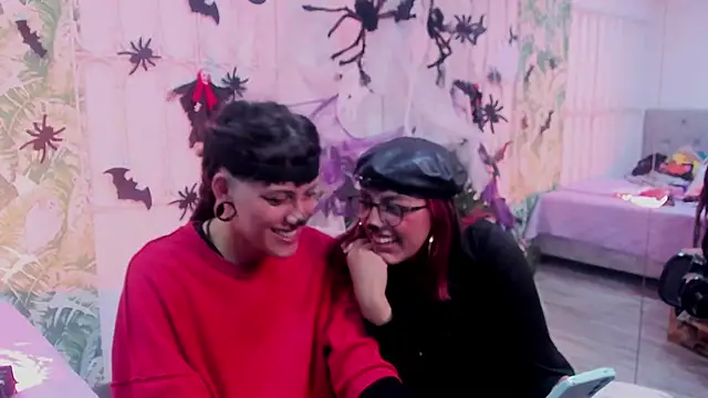 Snapshot of cute_hollywood chatting on 10-31-25, 05:47 cute hollywood online show from 10-31-25, 05:47