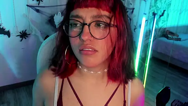 Snapshot of cute_hollywood chatting on 11-02-25, 05:48 cute hollywood online show from 11-02-25, 05:48