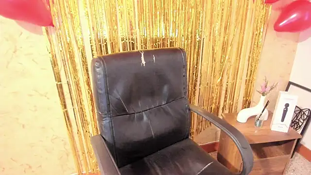 Snapshot of EmaGw chatting on 02-11-25, 10:39 EmaGw online show from 02-11-25, 10:39