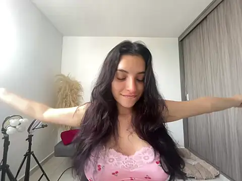dakota le online show from 06-06-26, 02:44