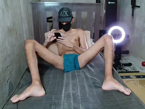 skinnyboy1000 online show from 11-12-25, 05:02