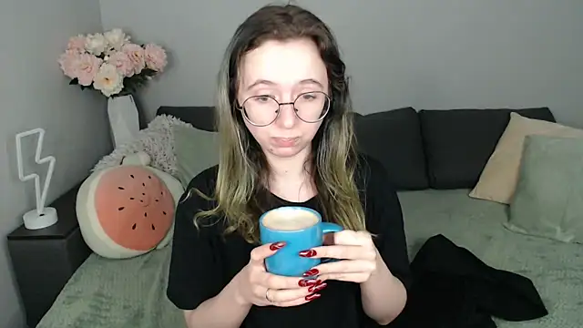 Mini Diva online show from 09-10-25, 08:25