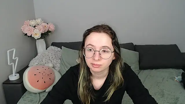 Mini Diva online show from 09-20-25, 08:04