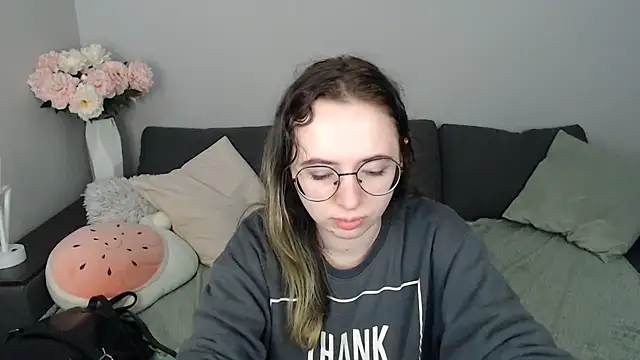 Mini Diva online show from 10-25-25, 08:11