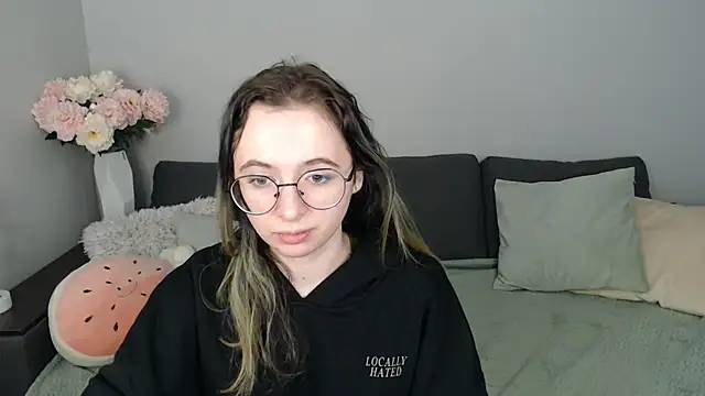 Mini Diva online show from 10-29-25, 09:11