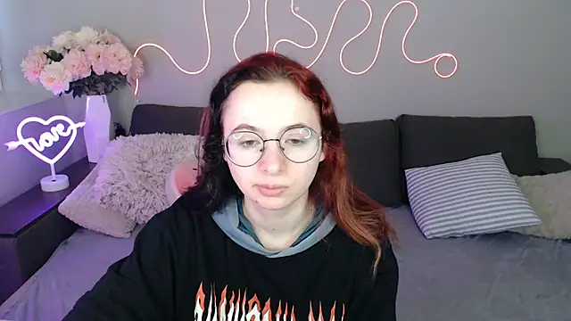 Mini Diva online show from 11-30-25, 09:13