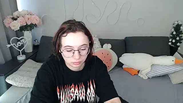 Mini Diva online show from 04-07-26, 08:15