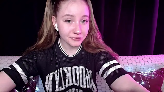 SindiWatsoon online show from 12-19-24, 03:52