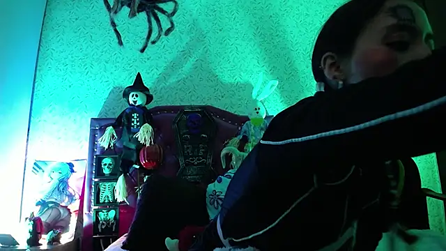 luly pink online show from 10-28-25, 04:38