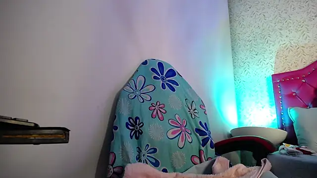 luly pink online show from 04-22-26, 04:04