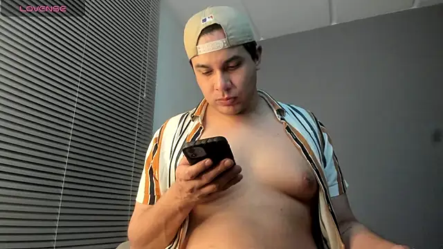 Latin boy surprisee online show from 03-25-26, 02:06