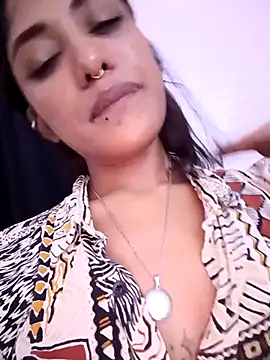 Snapshot of VictoireFeller chatting on 10-07-25, 05:04 VictoireFeller online show from 10-07-25, 05:04