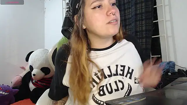 Betty Hoe online show from 02-05-25, 02:19