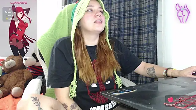 Betty Hoe online show from 02-20-25, 01:03