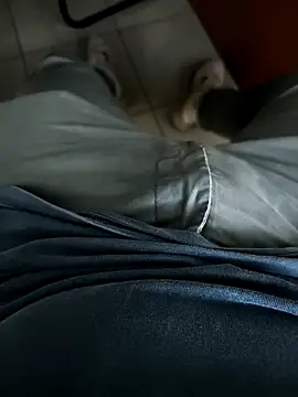 Snapshot of onbifeet chatting on 12-17-25, 02:12 onbifeet online show from 12-17-25, 02:12