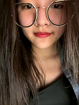 Krixxi22 online show from 10-22-25, 04:40