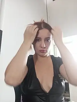 Snapshot of Giselle_Noah chatting on 10-15-25, 07:58 Giselle Noah online show from 10-15-25, 07:58