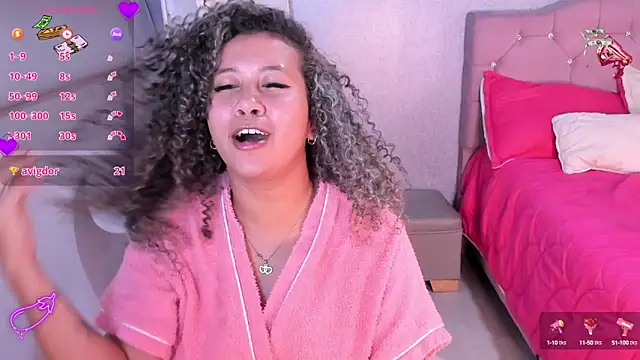 Snapshot of Kenia_tompson01 chatting on 01-28-25, 12:36 Kenia tompson01 online show from 01-28-25, 12:36