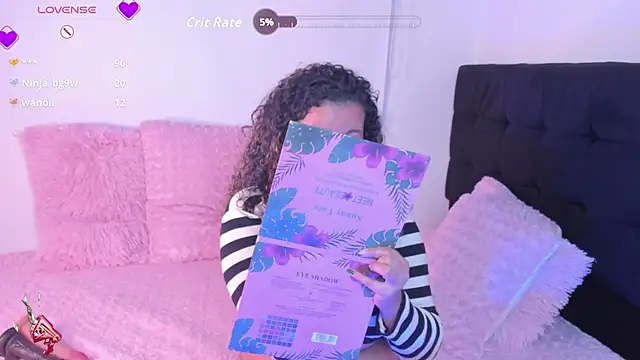 Snapshot of Kenia_tompson01 chatting on 10-26-25, 05:02 Kenia tompson01 online show from 10-26-25, 05:02