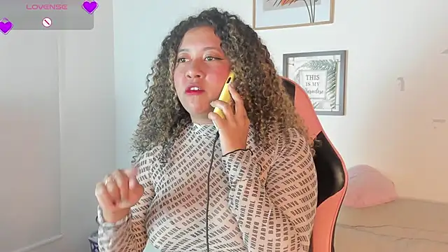 Snapshot of Kenia_tompson01 chatting on 11-13-25, 08:52 Kenia tompson01 online show from 11-13-25, 08:52