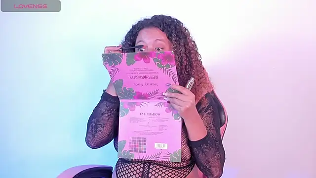 Snapshot of Kenia_tompson01 chatting on 11-18-25, 04:44 Kenia tompson01 online show from 11-18-25, 04:44