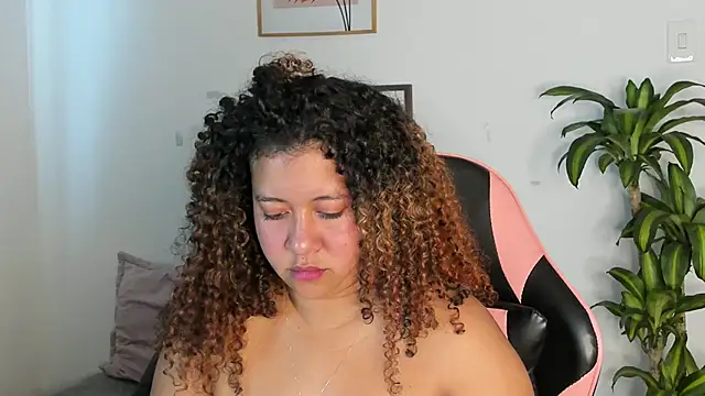 Snapshot of Kenia_tompson01 chatting on 11-23-25, 05:13 Kenia tompson01 online show from 11-23-25, 05:13