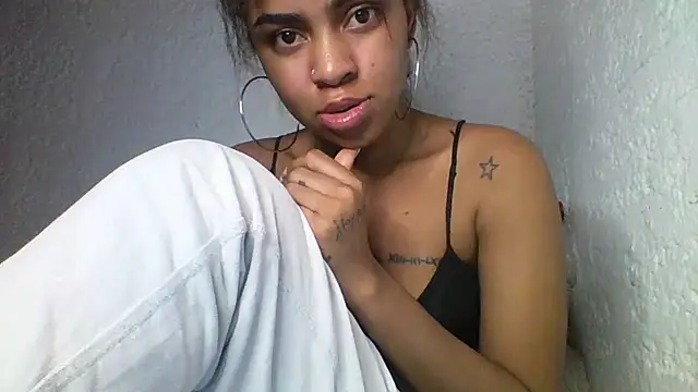 Snapshot of Bellabeltrann chatting on 12-31-24, 08:37 Bellabeltrann online show from 12-31-24, 08:37