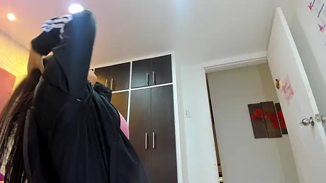 Charlotte Ice1 online show from 12-31-24, 03:42