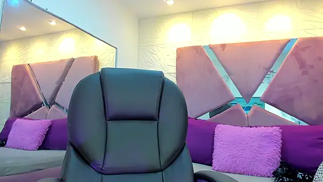 Charlotte Ice1 online show from 09-19-25, 05:24