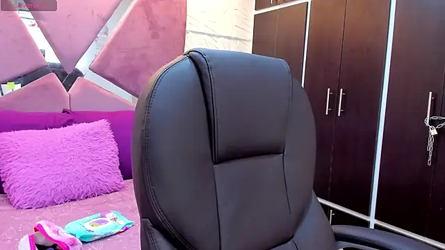 Charlotte Ice1 online show from 10-02-25, 05:20