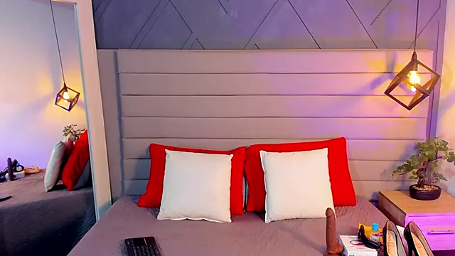 Snapshot of LadyLuminary chatting on 10-31-25, 07:48 LadyLuminary online show from 10-31-25, 07:48