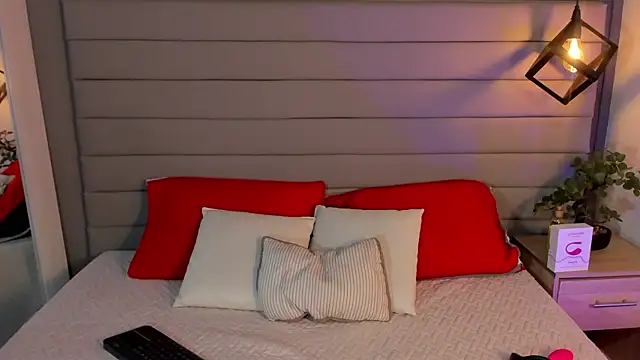 Snapshot of LadyLuminary chatting on 11-11-25, 08:53 LadyLuminary online show from 11-11-25, 08:53