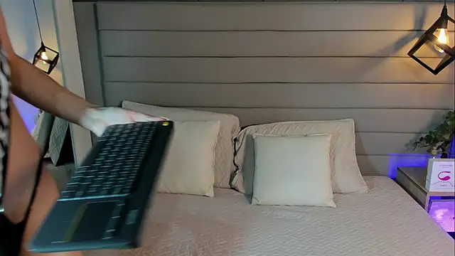 Snapshot of LadyLuminary chatting on 11-26-25, 07:48 LadyLuminary online show from 11-26-25, 07:48