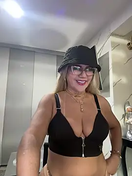 LARIANA RIVERA23 online show from 06-28-26, 07:25