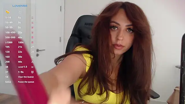 Snapshot of _Just_a_queen_3 chatting on 05-05-26, 11:29 Just a queen 3 online show from 05-05-26, 11:29