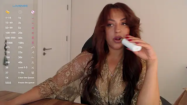 Snapshot of _Just_a_queen_3 chatting on 05-11-26, 05:10 Just a queen 3 online show from 05-11-26, 05:10