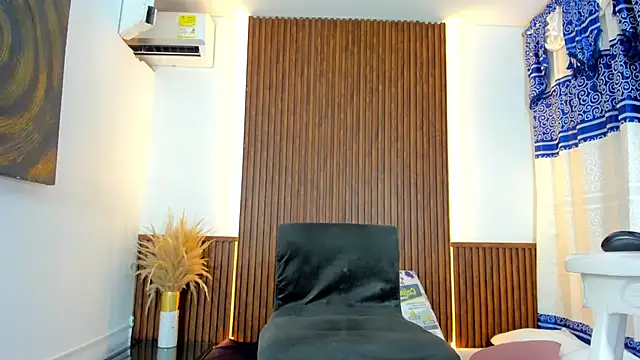 Snapshot of Sweet_Ashley_v chatting on 02-18-25, 10:25 Sweet Ashley v online show from 02-18-25, 10:25