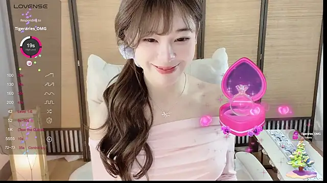 Snapshot of Yuuuuuly chatting on 12-18-24, 04:49 Yuuuuuly online show from 12-18-24, 04:49