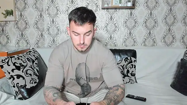 Snapshot of Jonmusclemaster chatting on 12-13-24, 08:15 Jonmusclemaster online show from 12-13-24, 08:15