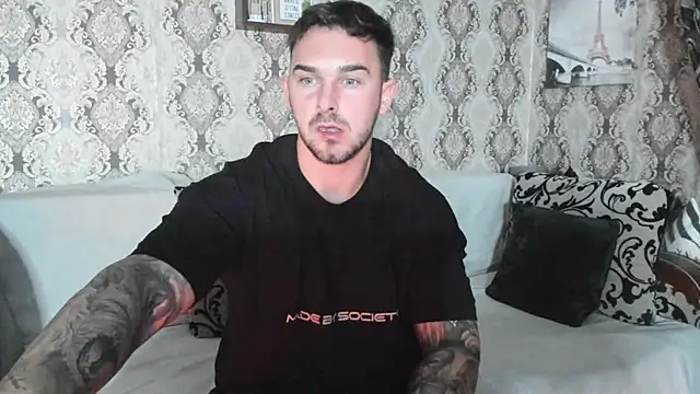 Snapshot of Jonmusclemaster chatting on 12-23-24, 08:36 Jonmusclemaster online show from 12-23-24, 08:36