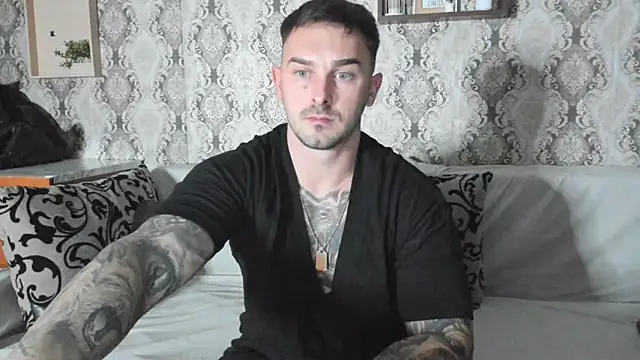 Snapshot of Jonmusclemaster chatting on 12-27-24, 08:39 Jonmusclemaster online show from 12-27-24, 08:39