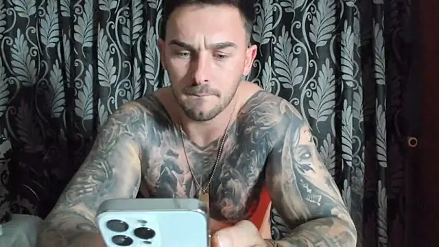 Snapshot of Jonmusclemaster chatting on 12-29-24, 11:18 Jonmusclemaster online show from 12-29-24, 11:18
