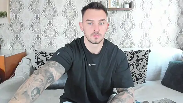 Snapshot of Jonmusclemaster chatting on 01-14-25, 08:31 Jonmusclemaster online show from 01-14-25, 08:31
