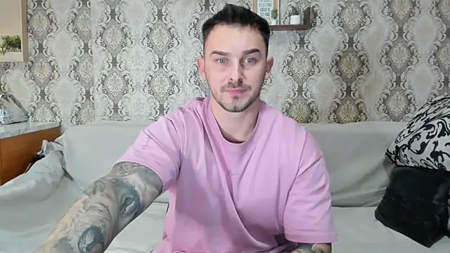 Snapshot of Jonmusclemaster chatting on 01-15-25, 08:05 Jonmusclemaster online show from 01-15-25, 08:05